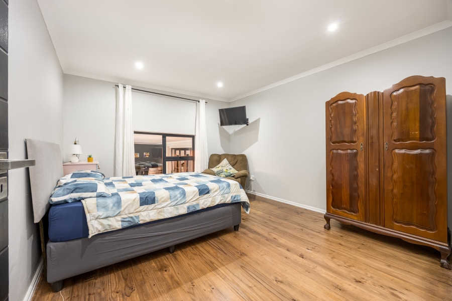 5 Bedroom Property for Sale in Deo Gracia Western Cape